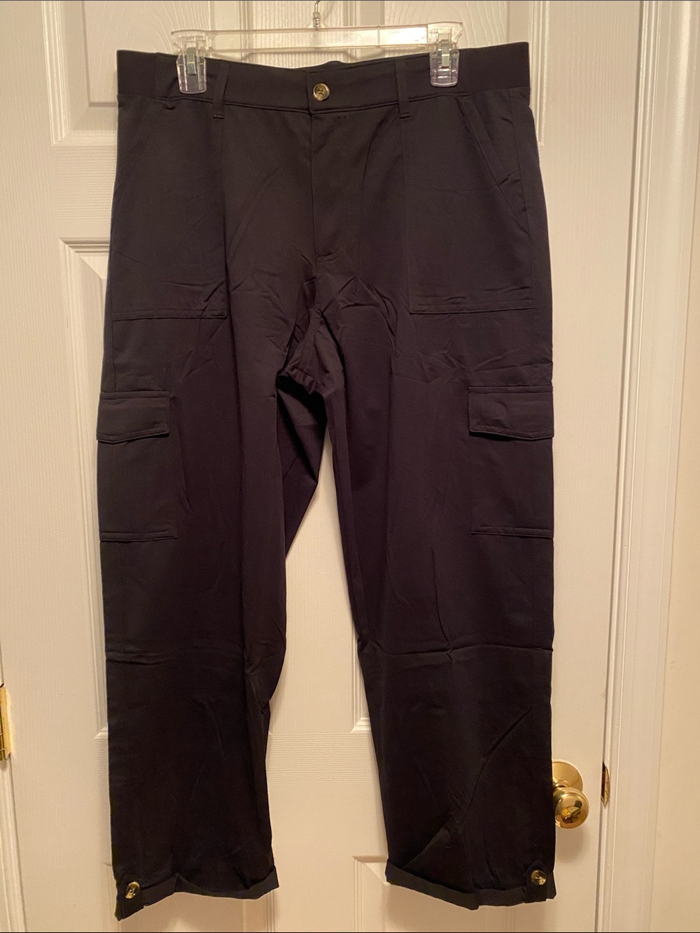 Oalka Women’s Black Cargo Pants…size XL